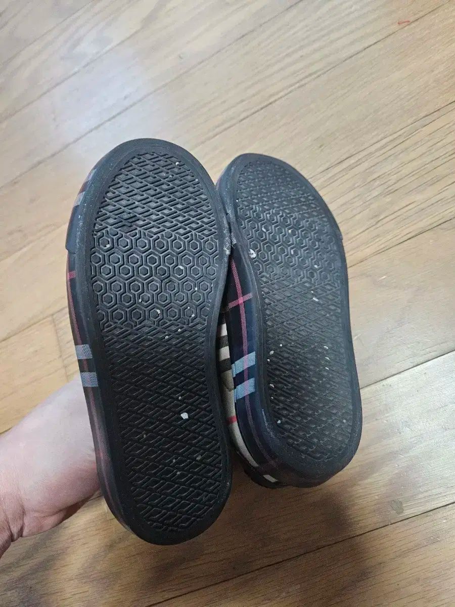 バーバリー スリッポン BURBERRY キッズ Burberry - スニーカー チェック柄 チェック スリッポンスニーカー | ニュートラル Kids メルカリ 人気 公式通販