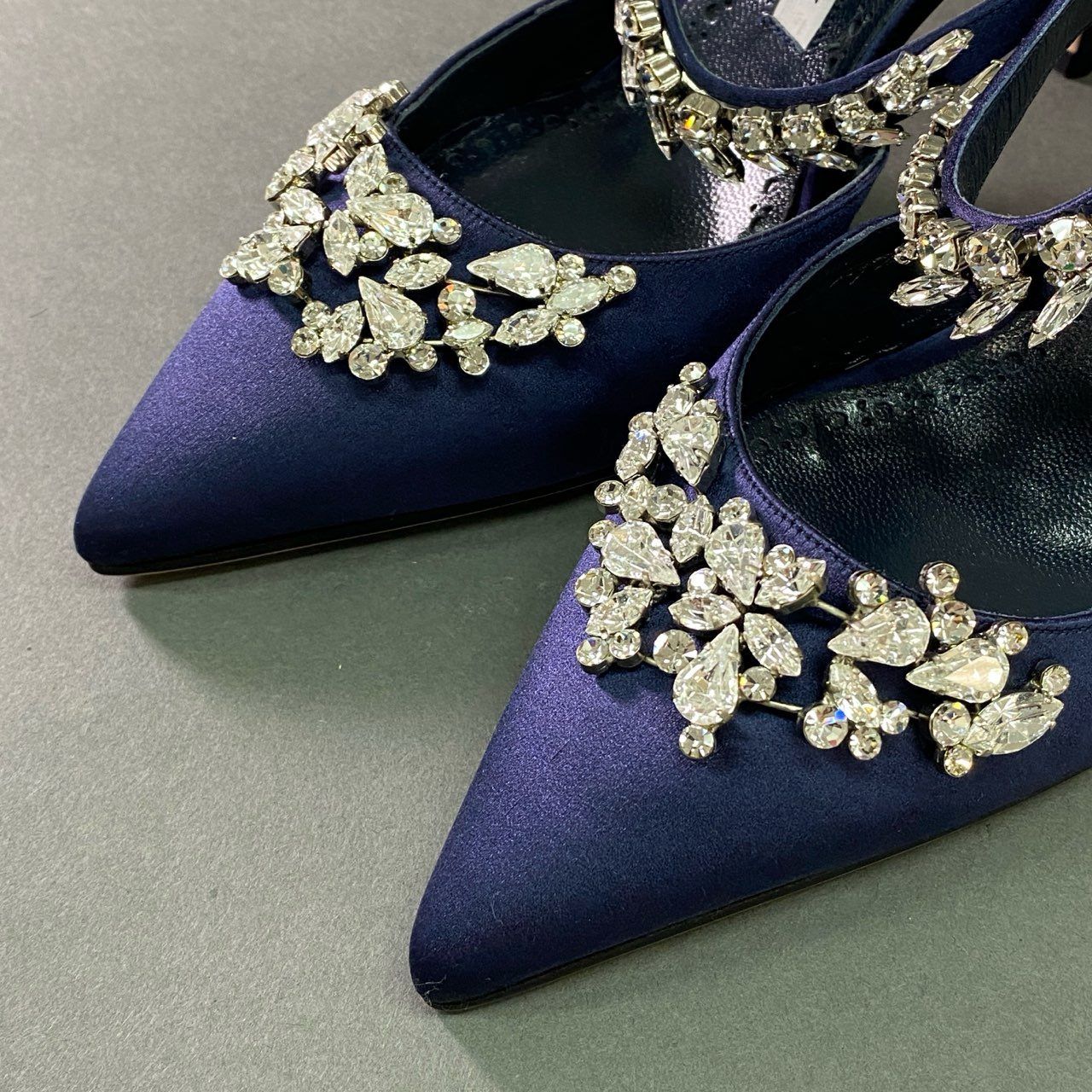 7a28 《極美品》 MANOLO BLAHNIK マノロブラニク クリスタル ヒール