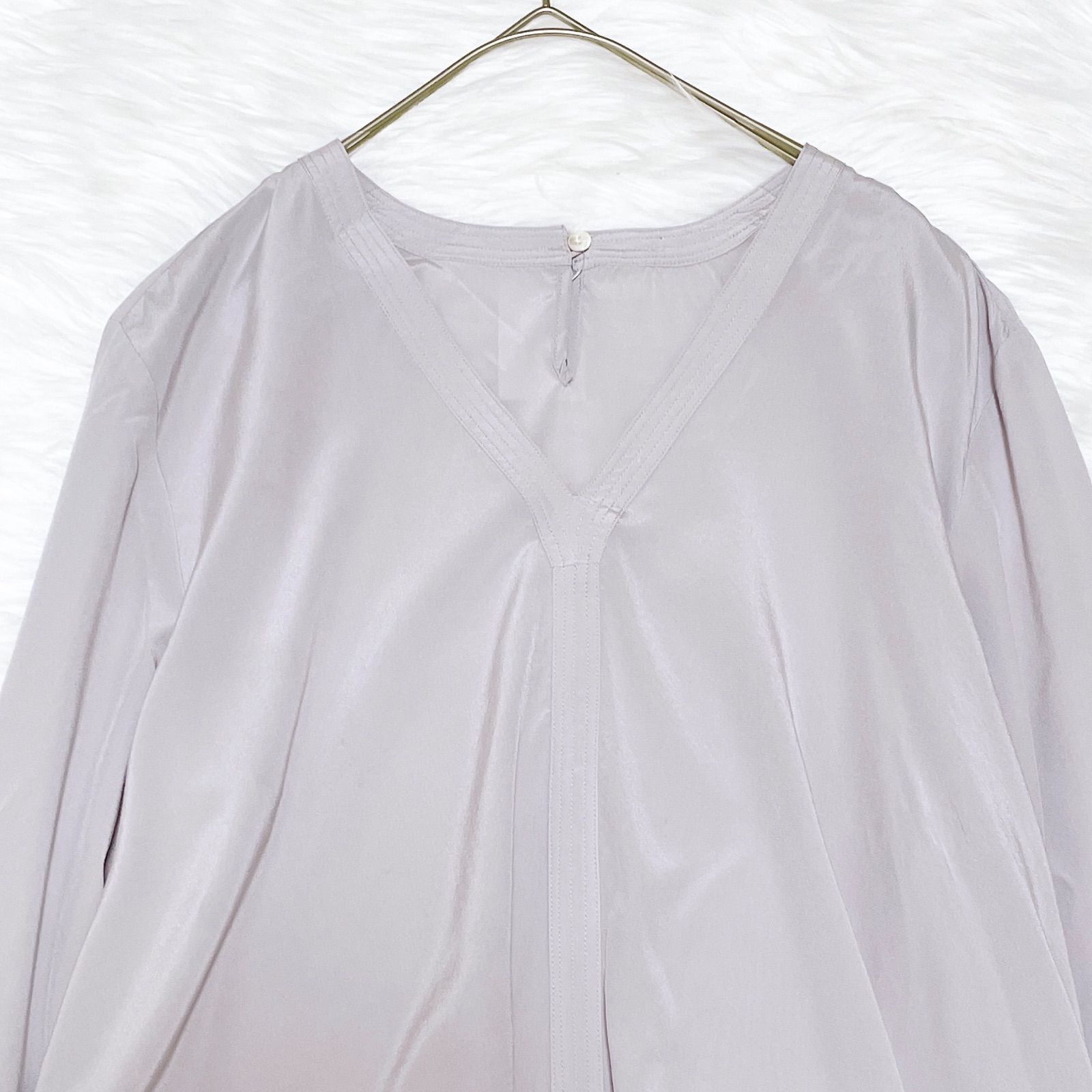 ＊未使用タグ付【ソージュ】シルクストレッチVネックブラウス　ネイビー　M SOEJU / ソージュ | シルクストレッチVネックブラウス | M