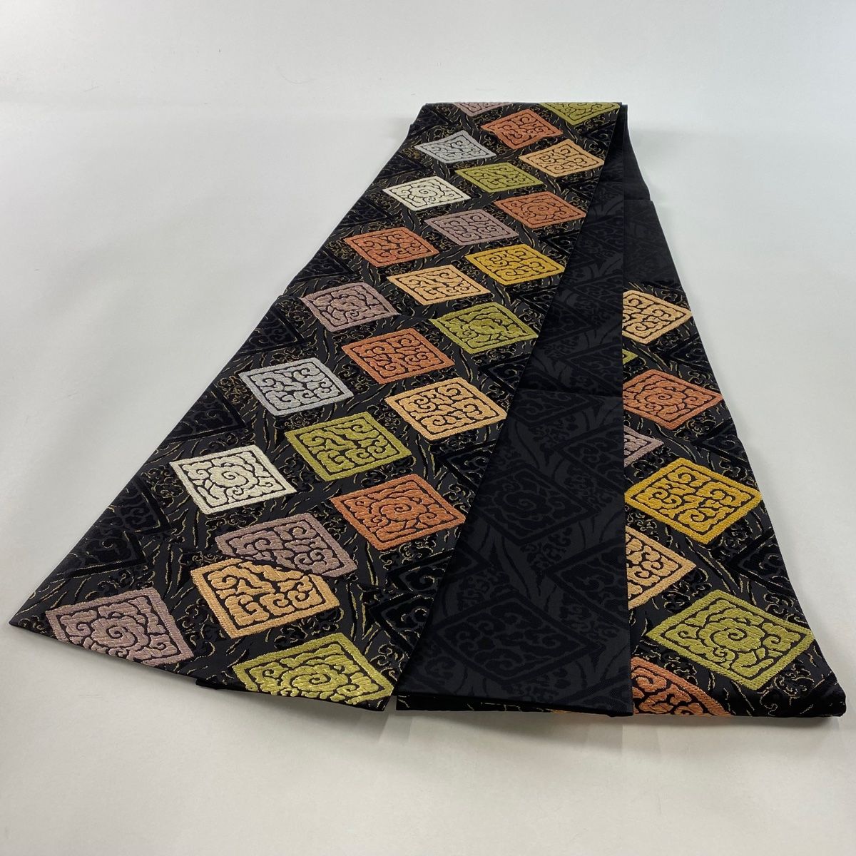 袋帯 美品 名品 幾何学模様 箔 金糸 金色 六通 正絹 【中古】