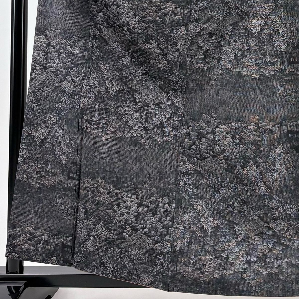 紬 身丈160cm 裄丈64.5cm M 袷 樹木 屋根瓦 灰紫 正絹 美