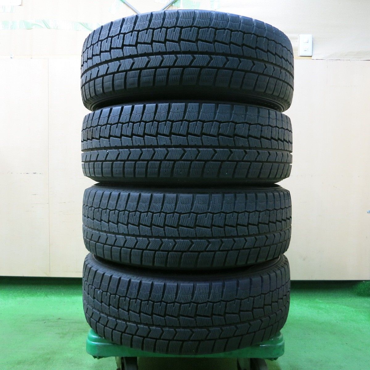 *送料無料* バリ溝！キレイ！9.5分★スタッドレス 215/60R17 ダンロップ ウインターマックス WM02 SCHNEIDER MiD  シュナイダー PCD114.3/5H★4052103イス