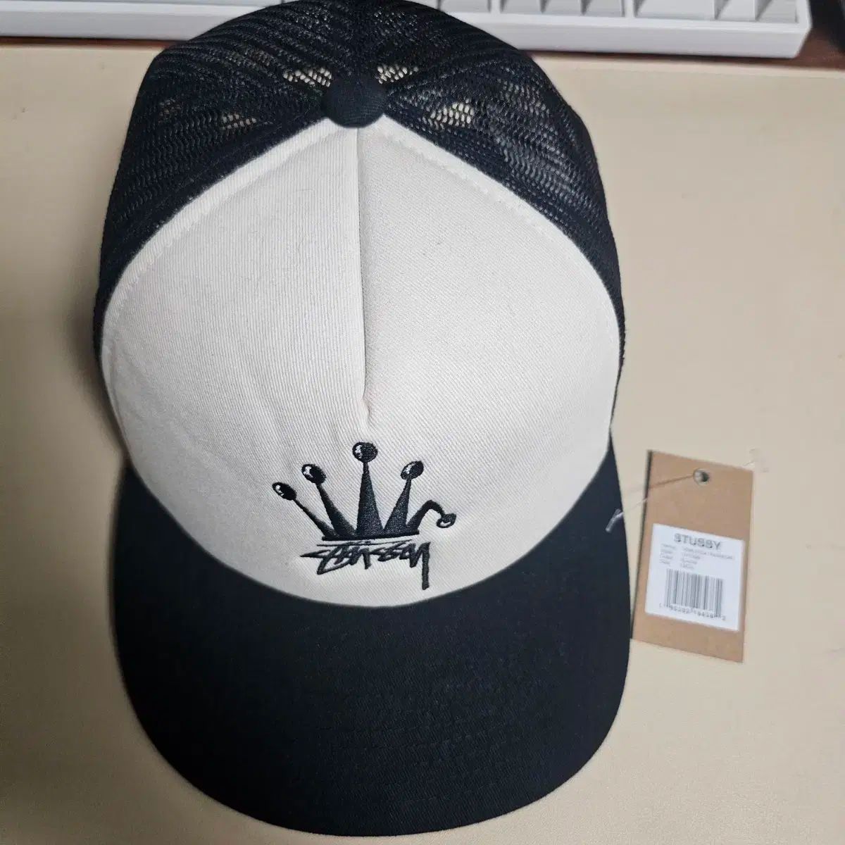 STU クラウン メッシュ トラッカーキャップ ブラック|白