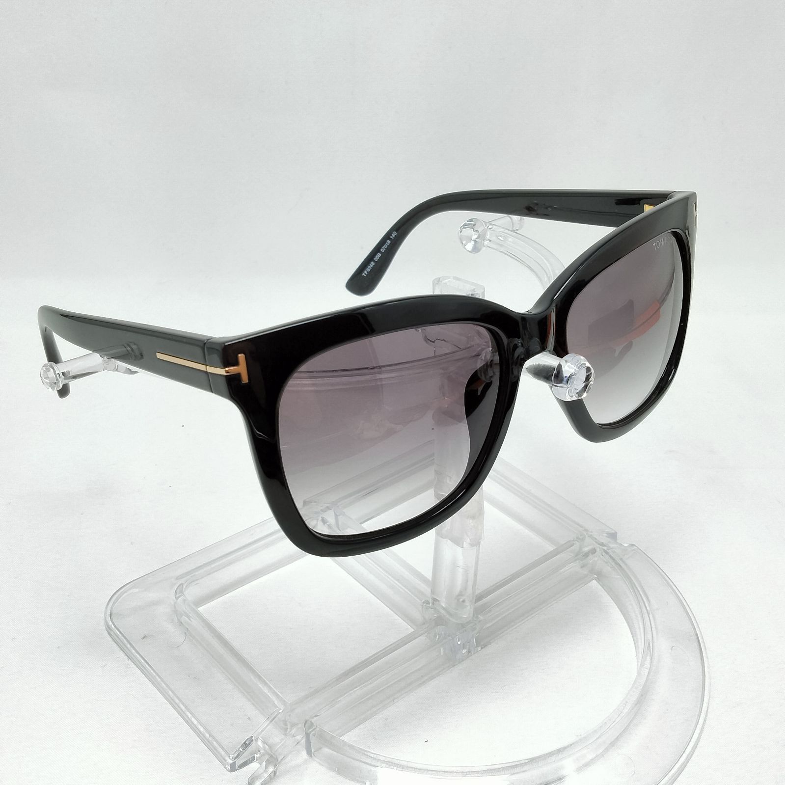 美品✨TOMFORD トムフォード カラーサングラス 黒縁 TF9348 ✨️TOMFORD✨️トムフォード カラーサングラス 黒縁 TF9348