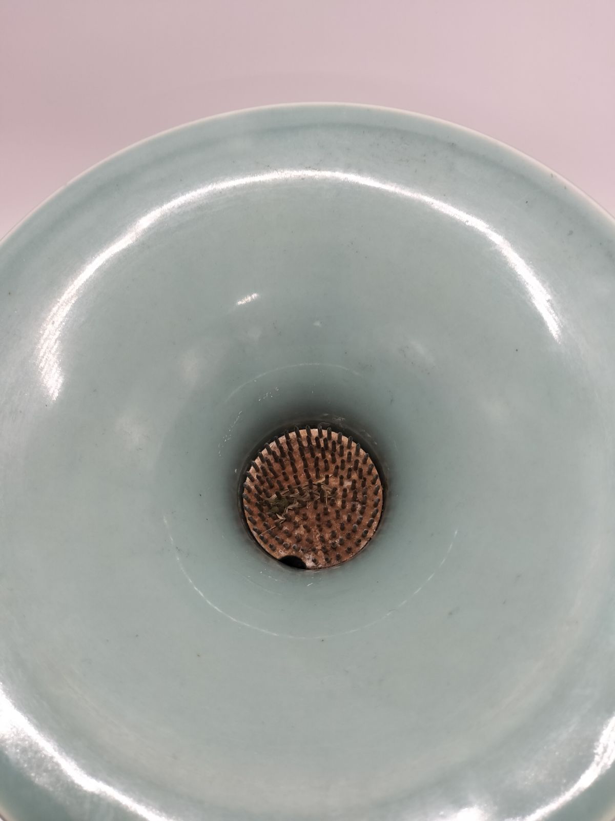 花器 ラッパ風 薄い緑色 花台 窯 工房 池坊 フラワーベース 剣山付