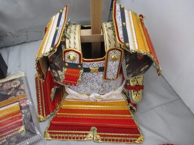 新品 五月人形 朔太郎作 御甲冑 吉野 7号大鎧 茜糸裾濃 正絹糸威 本金鍍金 鋲植込鉢 端午の節句 こどもの日 新品 五月人形 朔太郎作 御甲冑 吉野 7号大鎧 茜糸裾