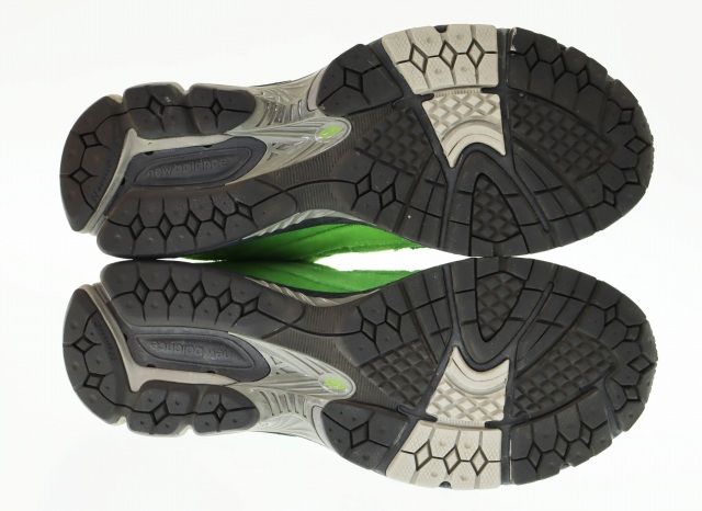 今週で出品打ち切ります　M2002RGZ ニューバランス　28.5 cm ニューバランス NEW BALANCE 2002R GREEN ローカット スニーカー