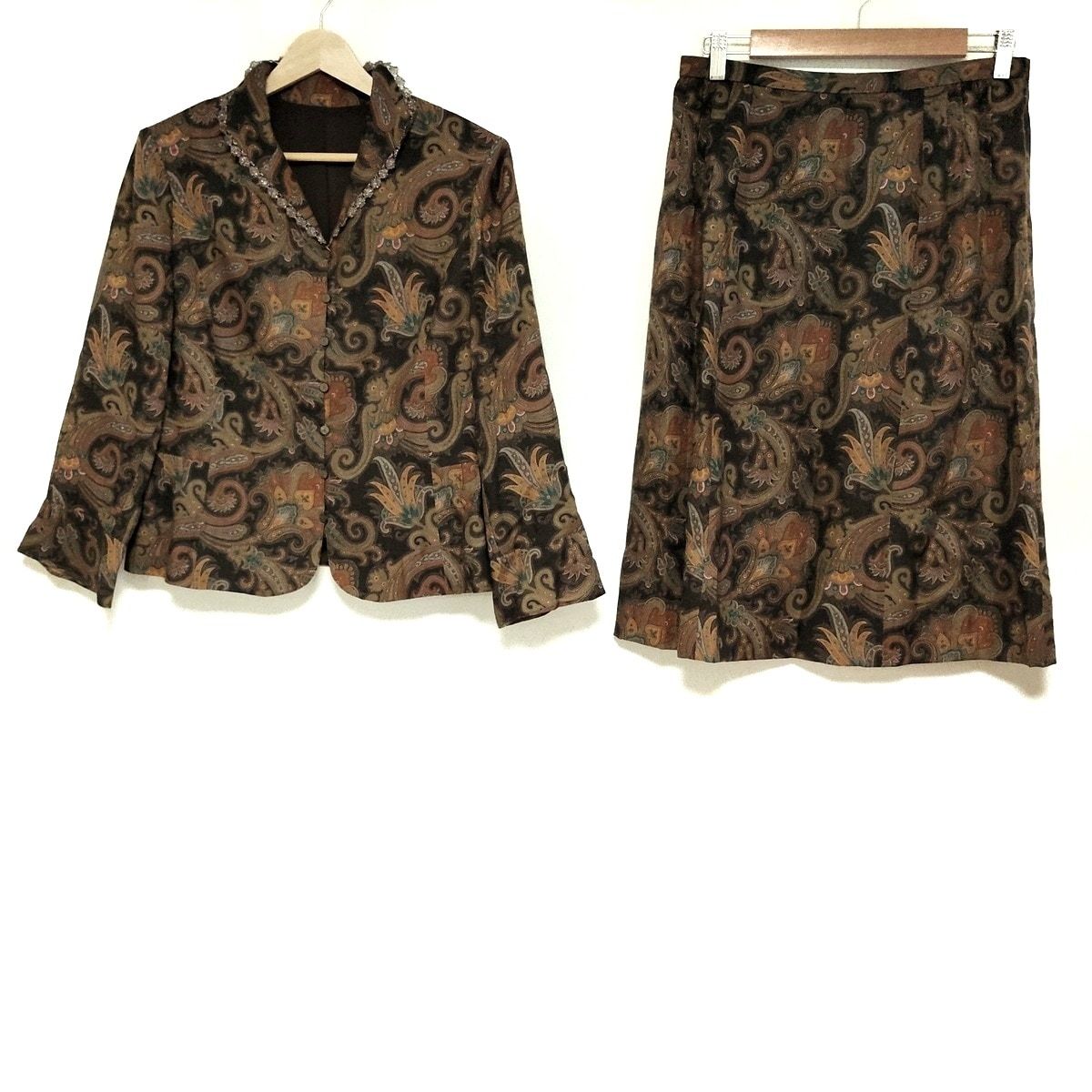 Leilian レリアン スカートセットアップ レディース - ダークブラウン×ブラウン×マルチ ペイズリー柄|肩パッド