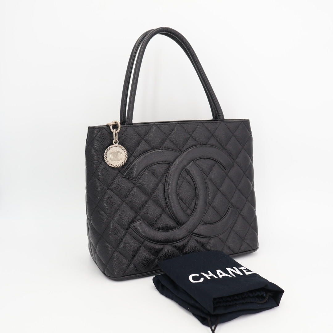 シャネル CHANEL 復刻トート キャビア 黒 ブラック シルバー金具 A01804 バッグ - メルカリ