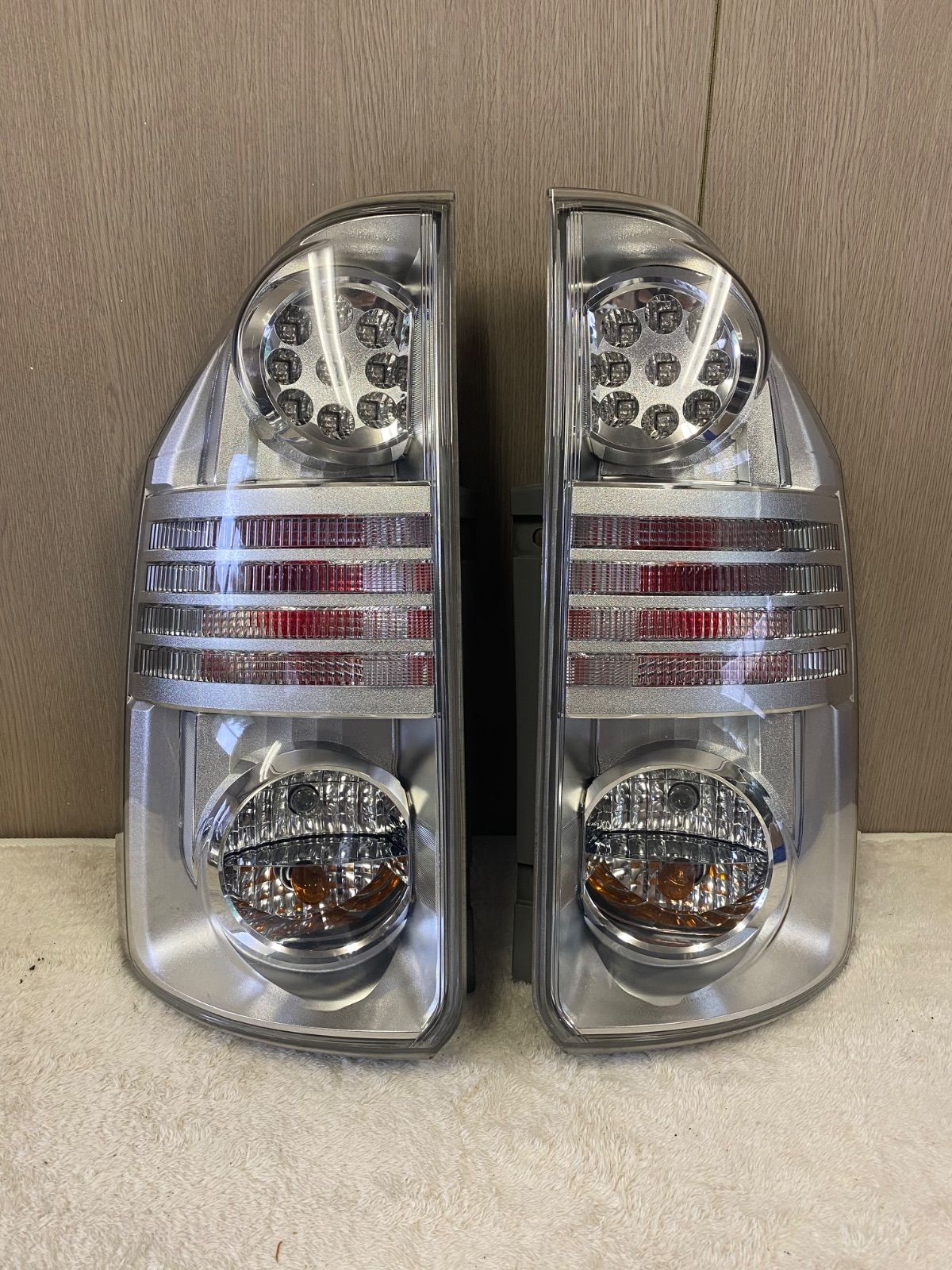 トヨタ ヴォクシー ZRR70 テールランプセット - メルカリ