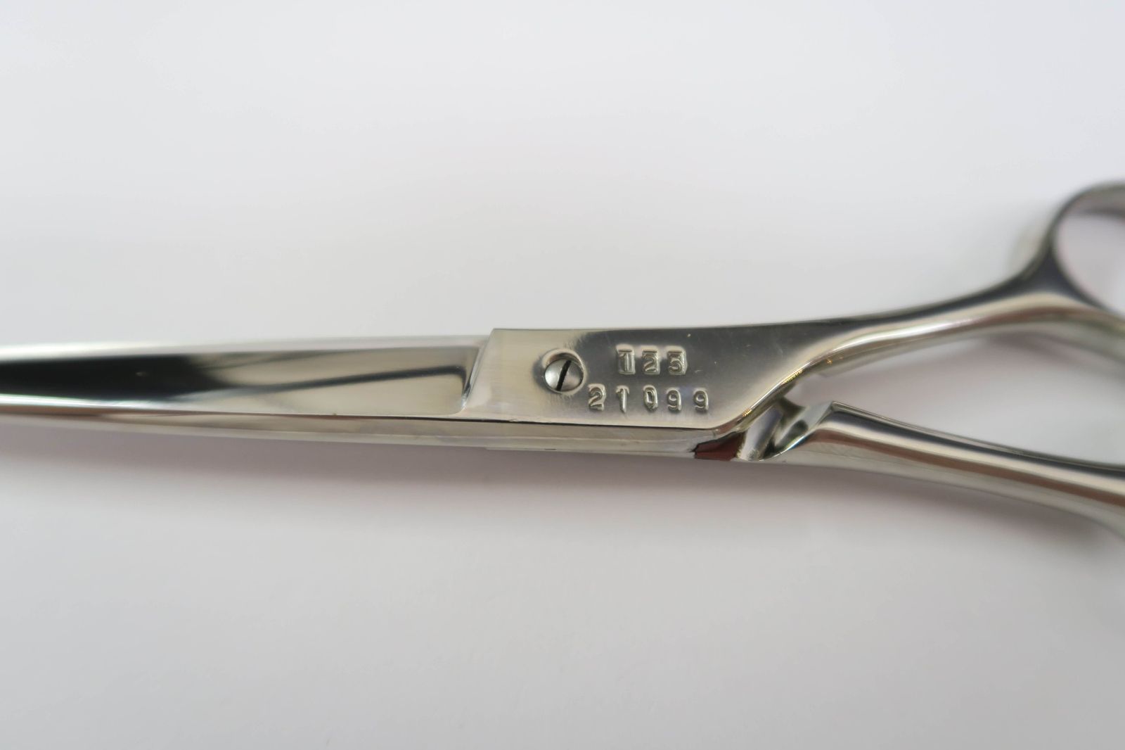 Aランク光シザー HIKARI 125 シザー 美容師理容師 5.9インチ Aランク光シザー HIKARI 125 シザー 美容師理容師 5.9インチ Aランク光