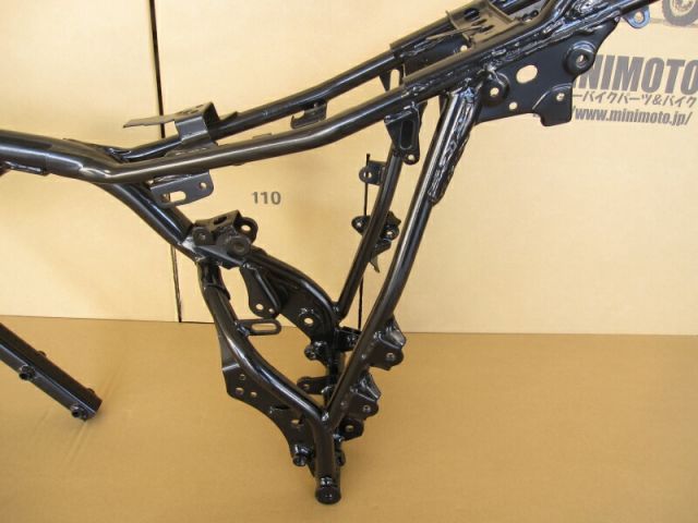 エイプ100スチールフレームブラック