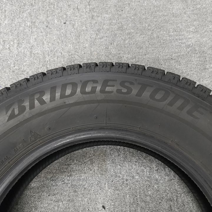 0 T 25086 _スタッドレスタイヤ ブリヂストン BLIZZAK VRX 2 175 70 R 14 4本セット