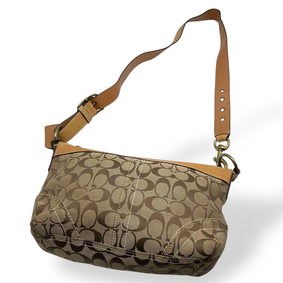 美品 COACH コーチ ショルダーバッグ シグネチャー 斜め掛け 美品 COACH コーチ ショルダーバッグ シグネチャー 斜め掛け
