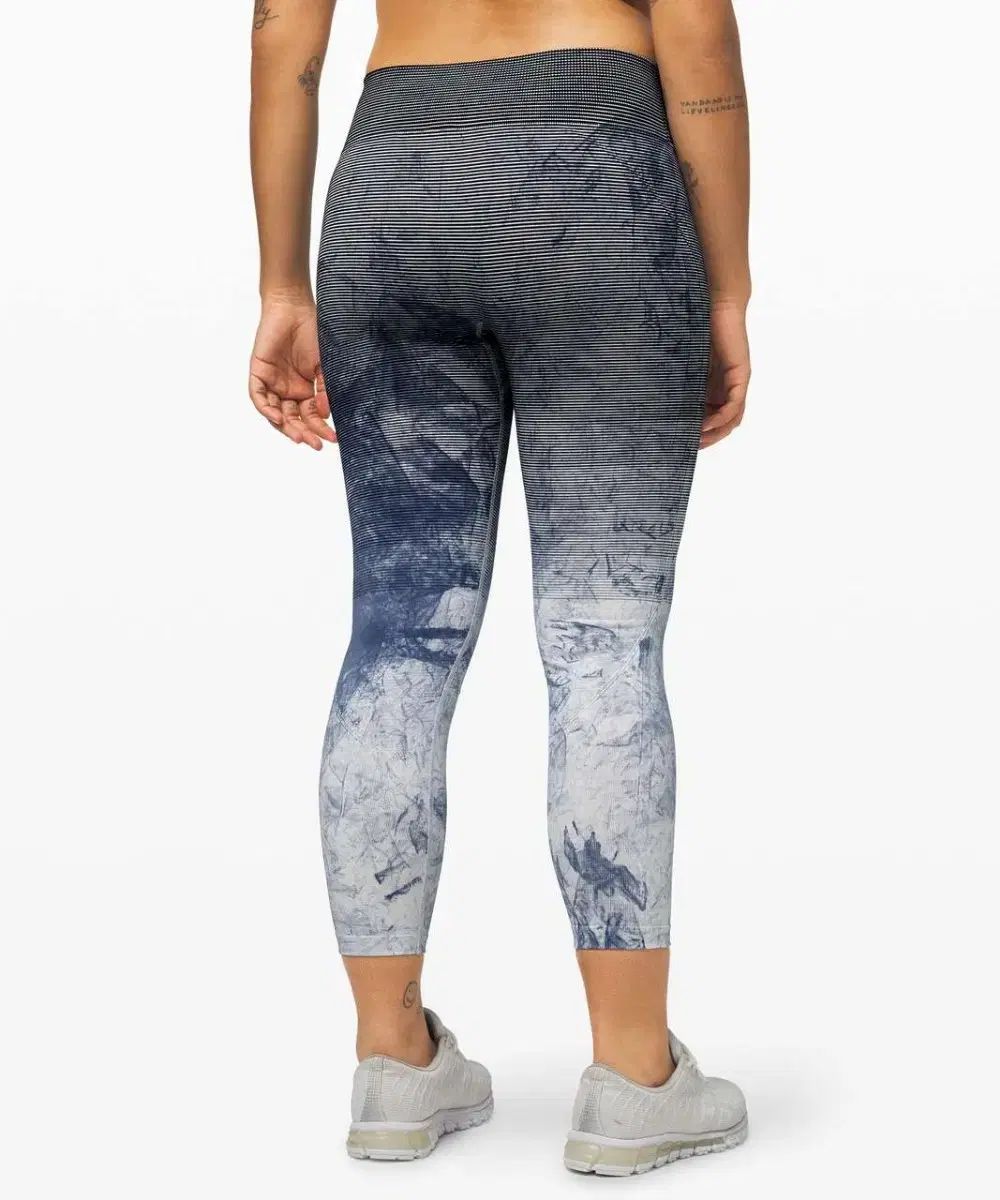 lululemon(ルルレモン) Ebb to Train Tight 2 サイズ レギンス lululemon(ルルレモン) Ebb to Train Tight 2 サイズ レギンス