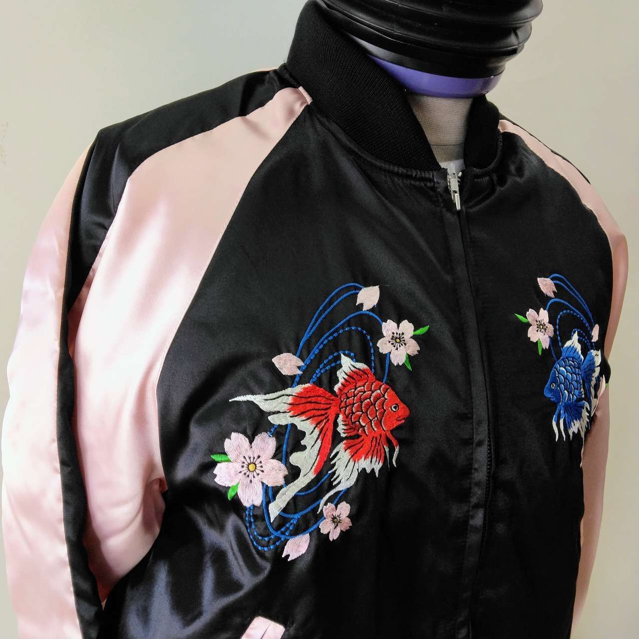 OneMall provides Mercari products: スカジャン 金魚刺繍 Embroidered