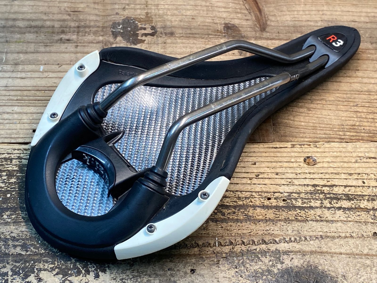 FIZIK ALIANTE R3 フィジーク アリアンテ サドル 【公式通販】