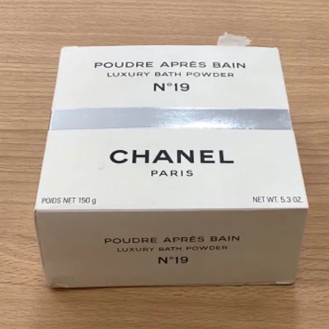 CHANEL N°19 Poudre Après Bain 150g N°19 POUDRÉ Eau de Parfum Spray (EDP) - 3.4 FL. OZ. | CHANEL