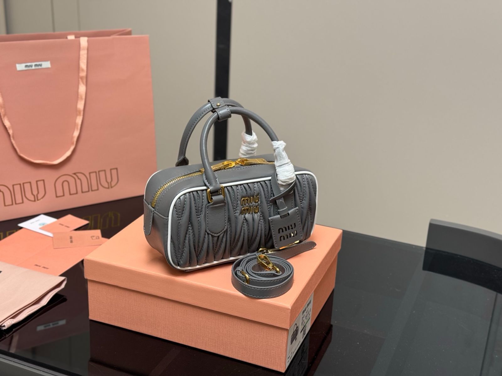 MIU MIU - ｻﾏｰｾｰﾙ開催中❗️プロフ確認❗️miumiu ボーリングバッグ  ダークブラウン 今日特価】Miu Miu Bowling Bag ミュウミュウ ボウリング バッグ