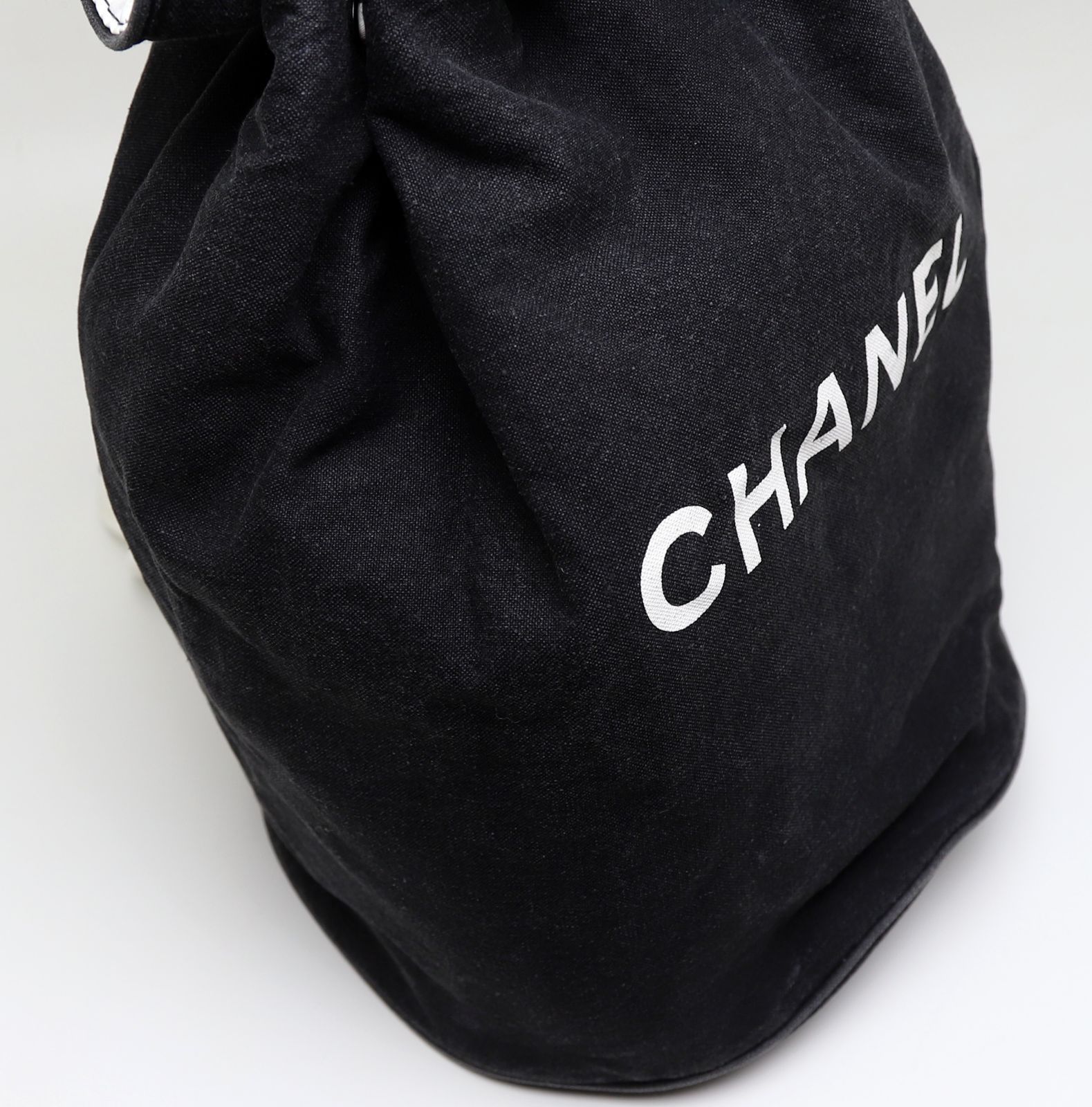 CHANEL シャネル ノベルティ ロゴプリント プールバッグ ショルダーバッグ 巾着バッグ スポーツ キャンバス ブラック 黒 ホワイト 白 :  12470400 : Blumin - 通販 - Yahoo!ショッピング
