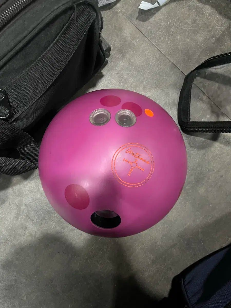 マゼンタ ウレンタン ボーリング 15p