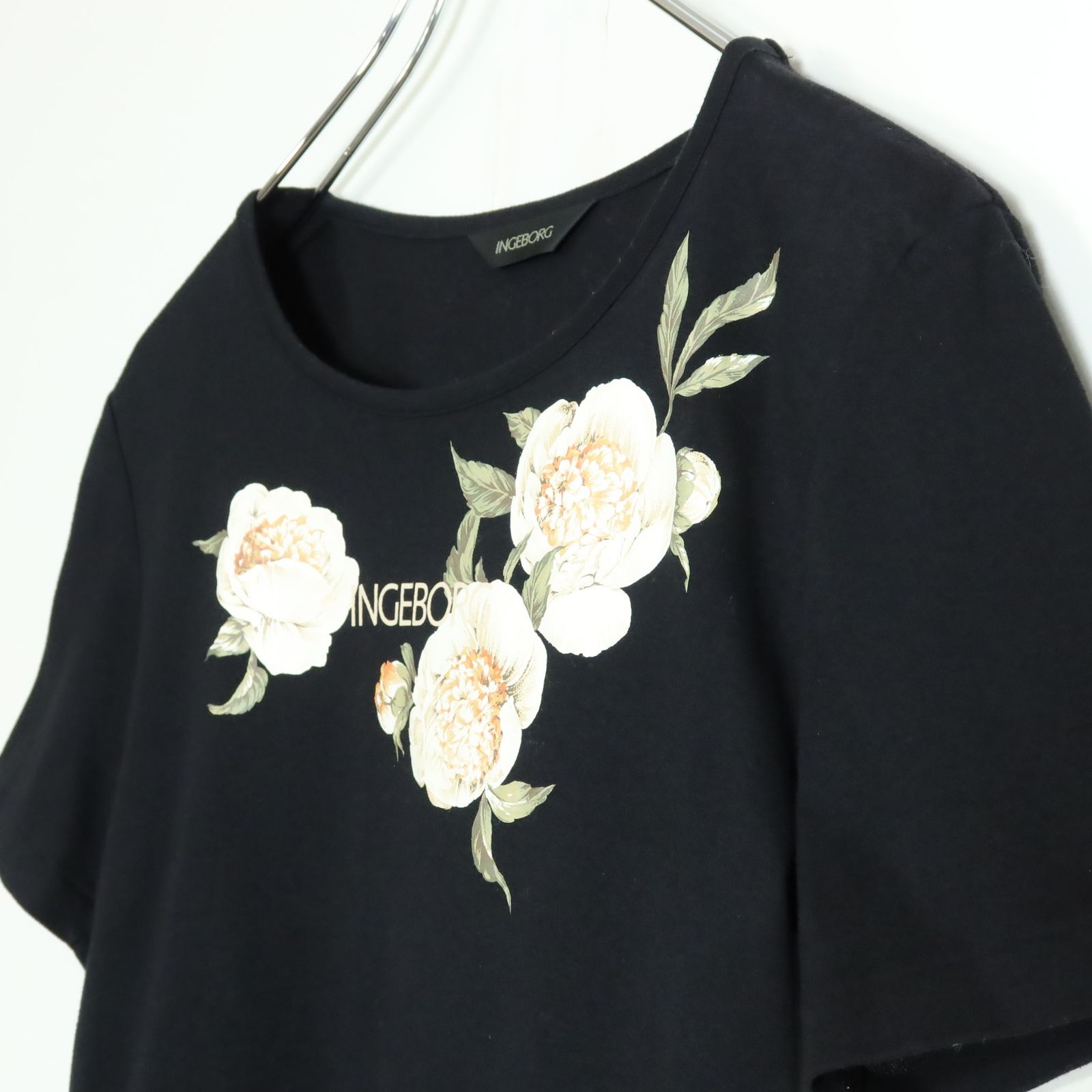 新品未使用　インゲボルグお花のモチーフTシャツ カットソー　フリーサイズ INGEBORG インゲボルグ 半袖 カットソー お花 モチーフ 付き