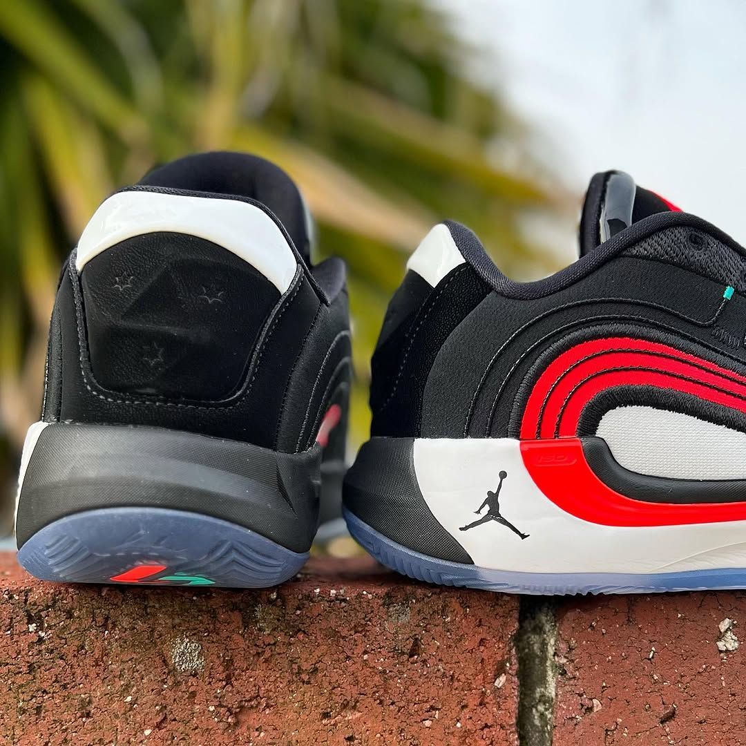GS) Air Jordan Luka 4 'Bloodline' HJ5225-001