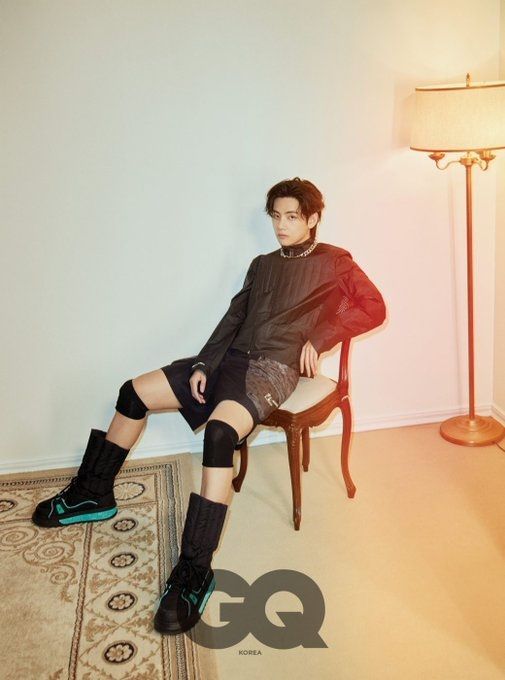 新品 GQ BTS V テヒョン テテ 和訳付き 先着ポスター付き 未読