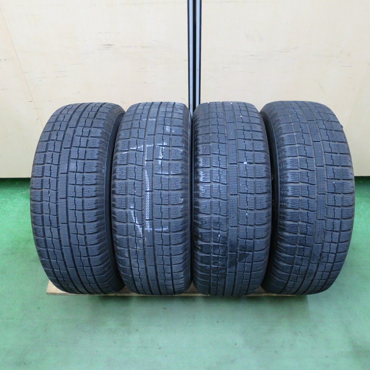 スタッドレス4本セット TOYO G5 175/60R16 デザインお任せ 16x6.0 ラクティス トレジア アクア スペイド イグニス 即納可 法人送料無料 スタッドレスタイヤ＋ホイール 4本 TOYOガリットG5 205⁄60R16 175