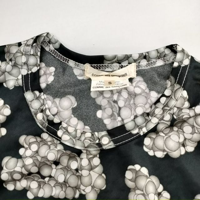 COMME des GARCONS 総柄プリント ポリエステルTシャツ GC-T019 カットソー AD2008 ブラック グレー レディース コムデギャルソン【中古】5-0515S∞ COMME des GARCONS - COMME des GARCONS 総柄プリント ポリエステルT