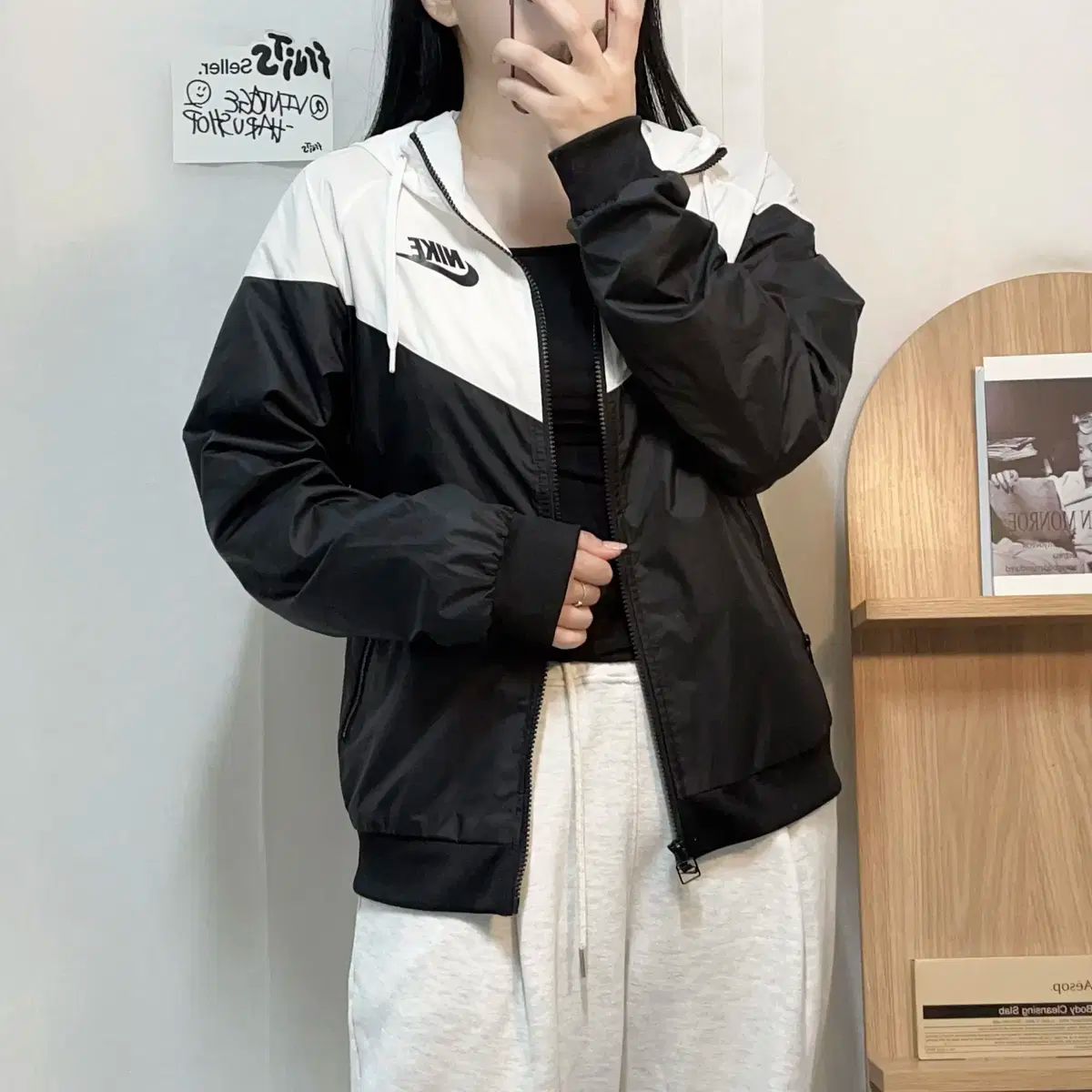 NIKE アイボリー ブラック ウィンドランナー ウィンドブレーカー S