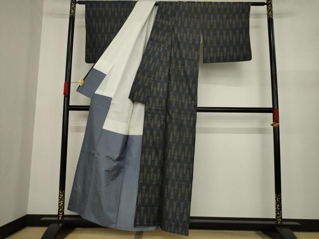 平和屋着物○本場大島紬 波文 黒地 正絹 逸品 AAAY9862ck 平和屋着物○