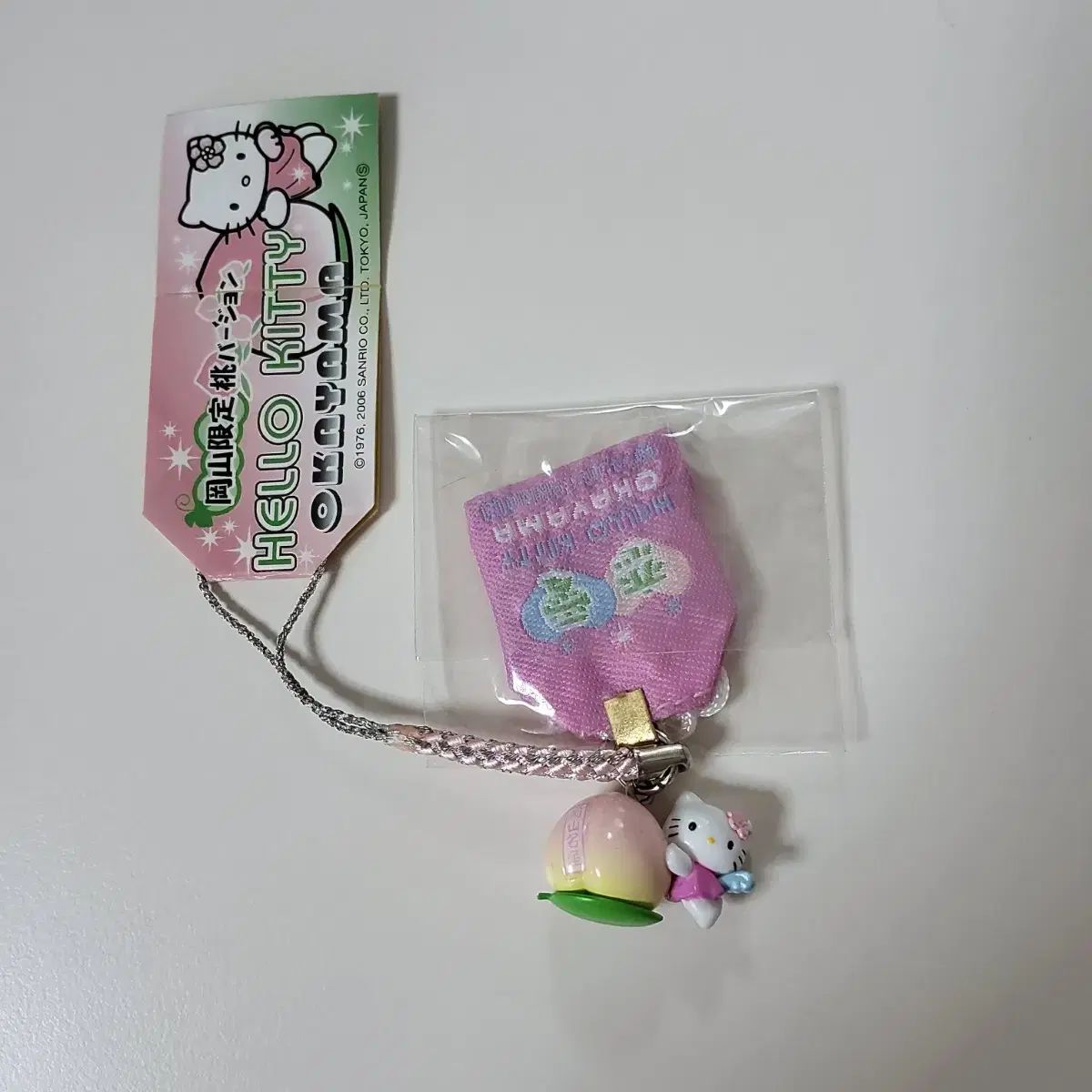 ハローキティ 岡山 地域限定 桃 キティ ストラップ （ with