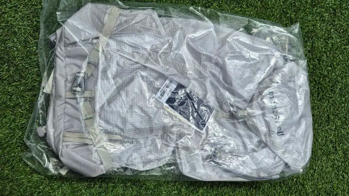 mont bell モンベル バーサライト パック 20 L ライト グレー ー 25 SS