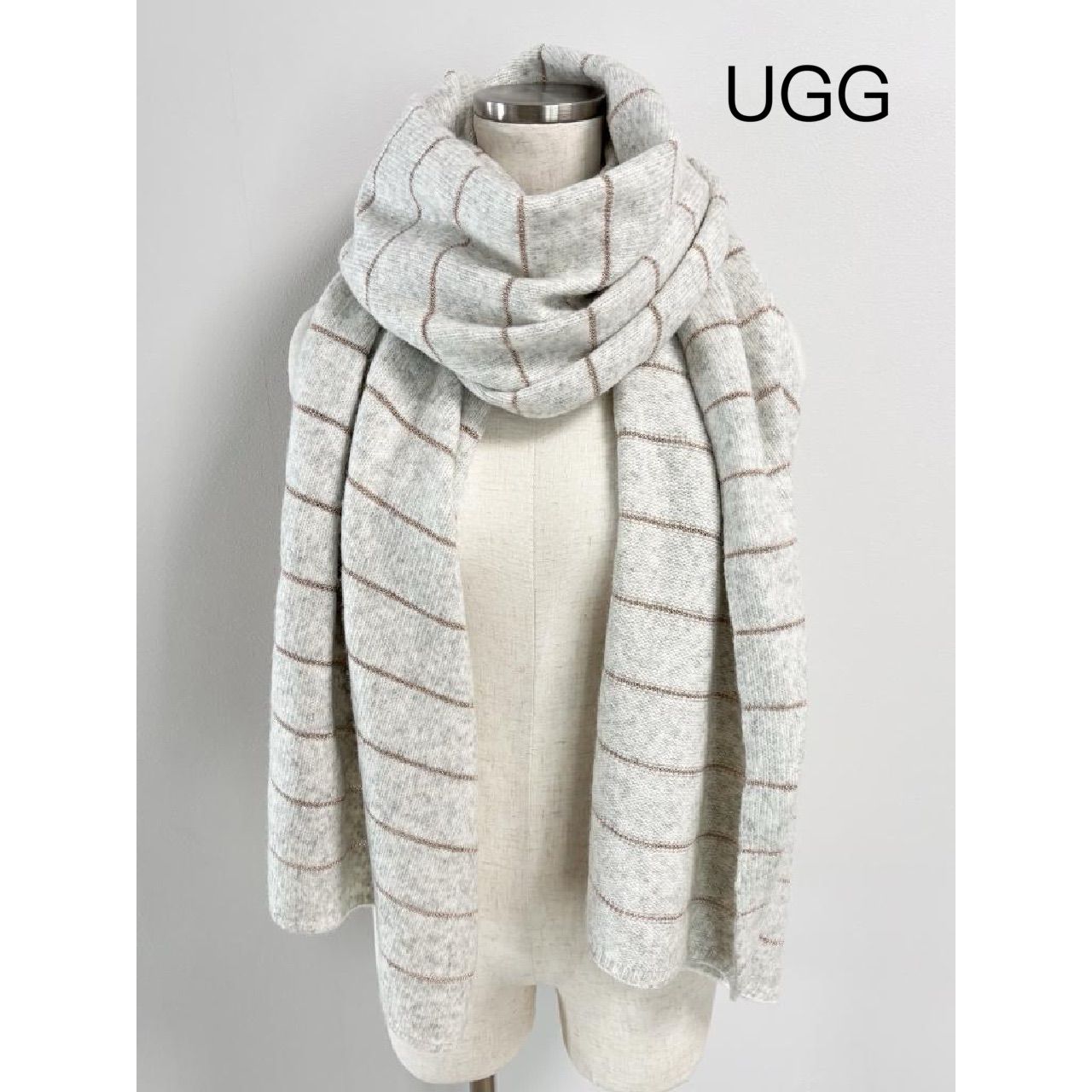 UGG アグ マフラー グレー 秋冬コーデ カジュアル おしゃれ 送料