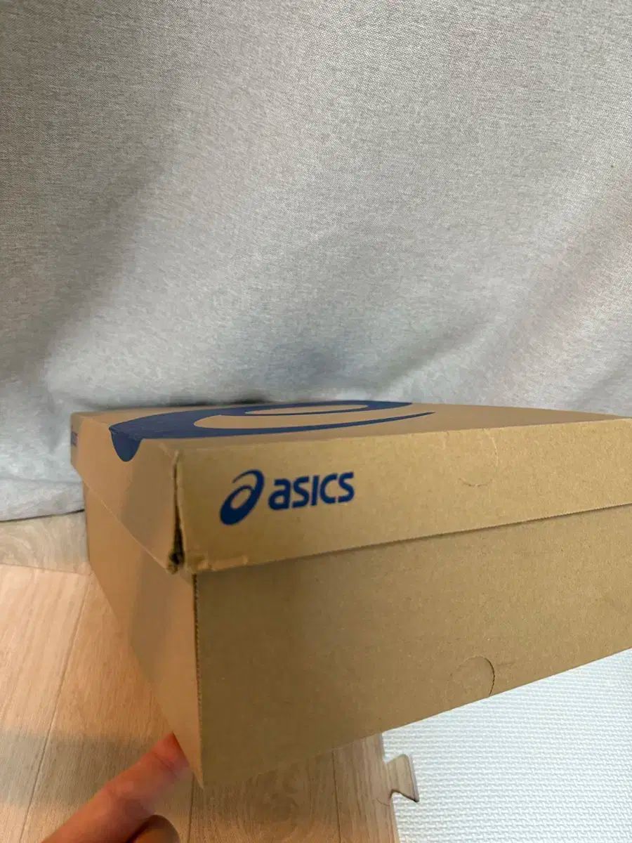 アシックス