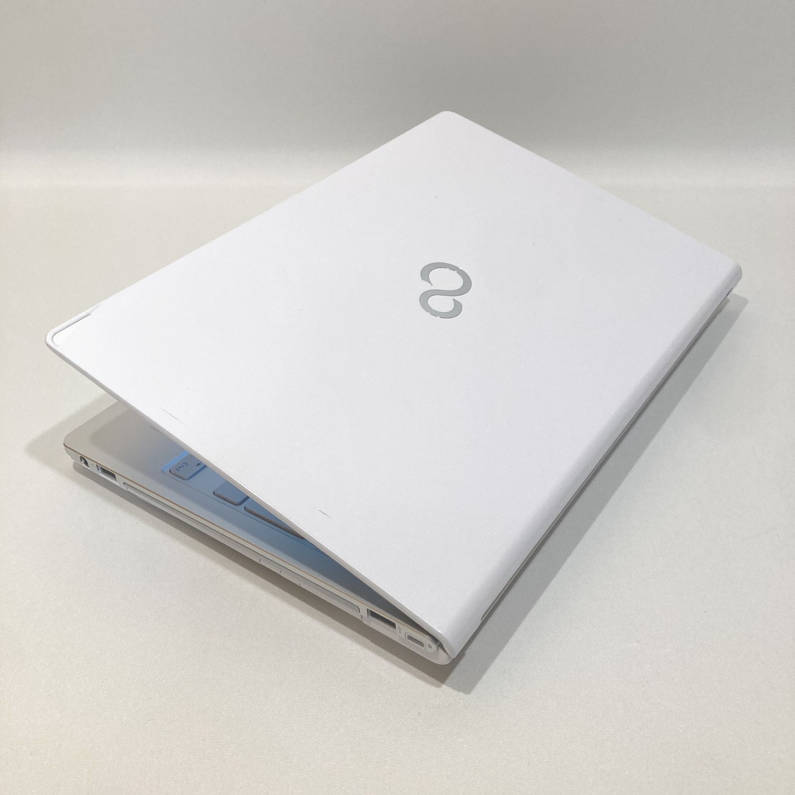 初心者向✨カメラ付・DVD◇シルバー・白◇すぐ使えるノートパソコン◇D303-4 初心者向✨カメラ付・DVD◇シルバー・白◇すぐ使えるノート