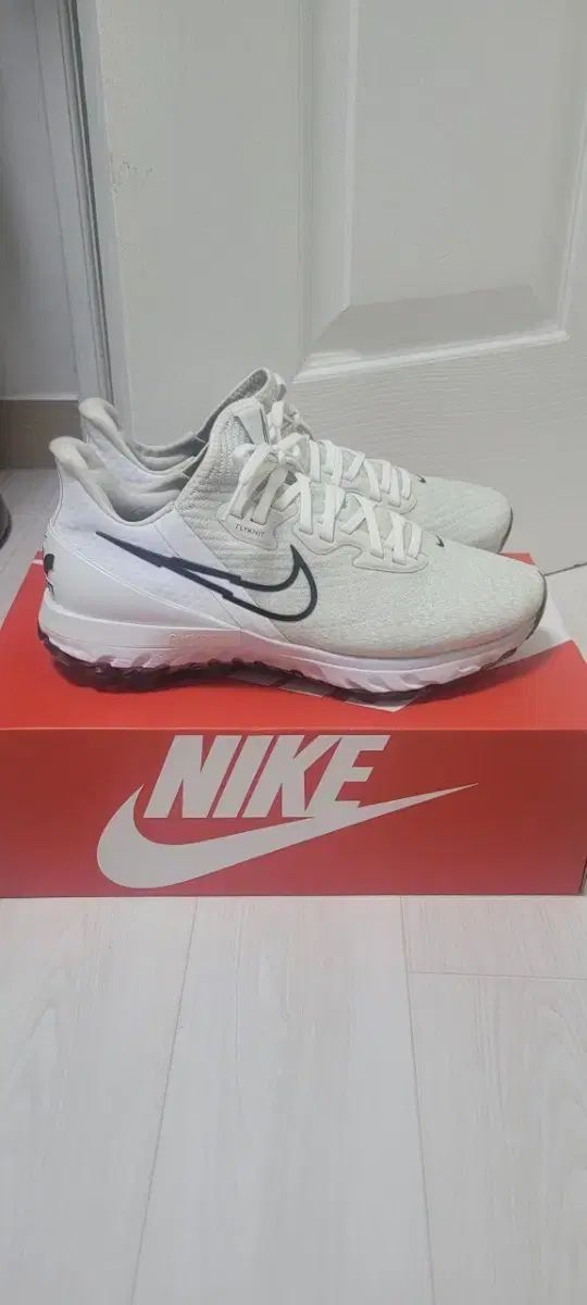 NIKE ナイキ スパイクレス レディースゴルフシューズ 実際に使用する場合 245 250 表記 USTAUSTRALIA_COM_AU