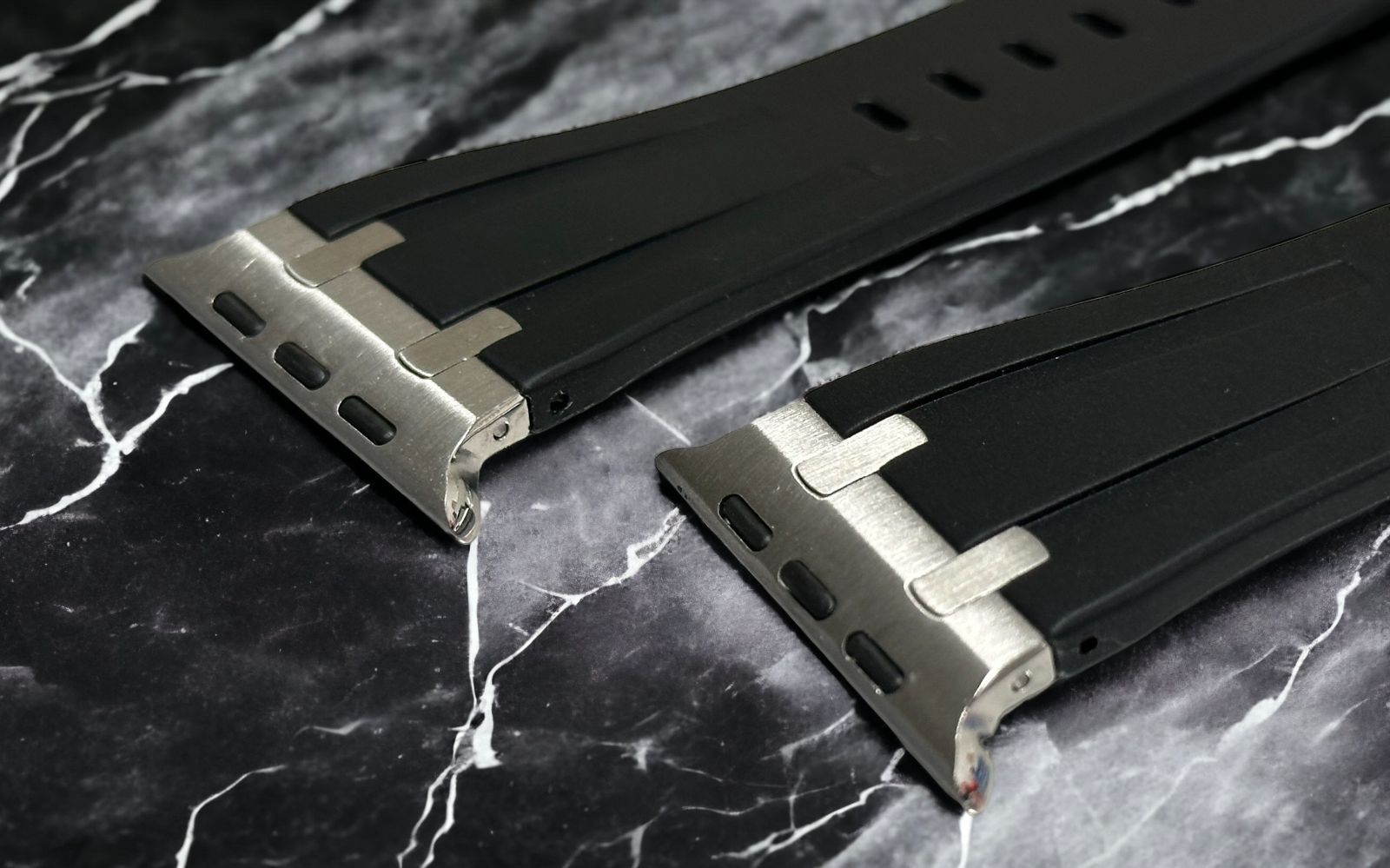  ブラックシルバー Apple Watchバンド ラバーベルト ステンレス アップルウォッチ画面保護カバー レーザー刻印ケース 40 mm 41 44 45 46 49 ウルトラ ultra 2 ラバーベルト 時計