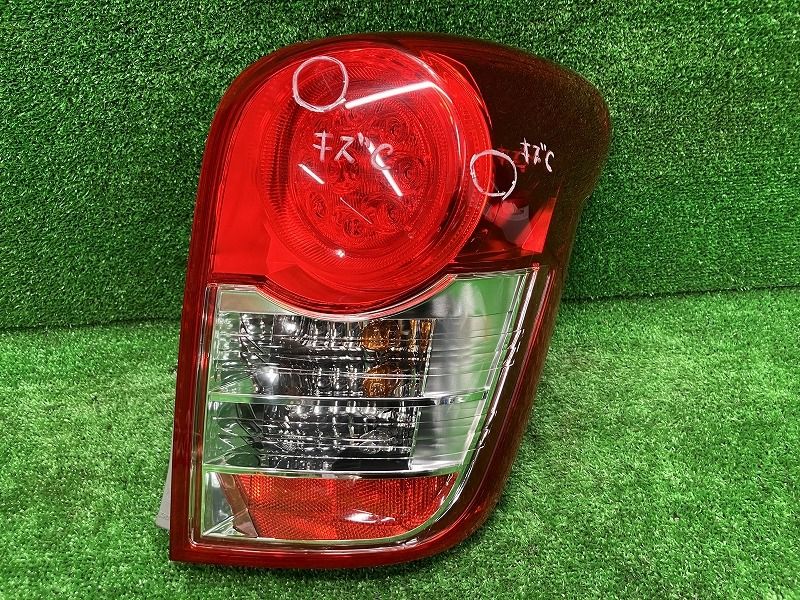 カローラフィールダー NZE144G 右テールランプ テールライト X HIDリミテッド 4WD コイト 13-100 81550-13710 4T3
