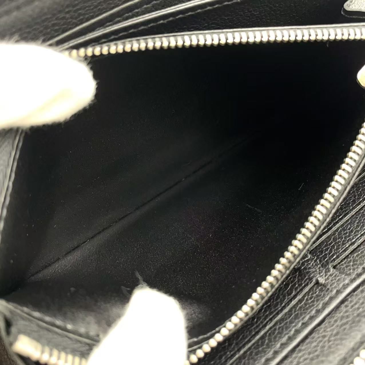 ルイヴィトン ロックミー ラウンドファスナー 長財布 ジッピー