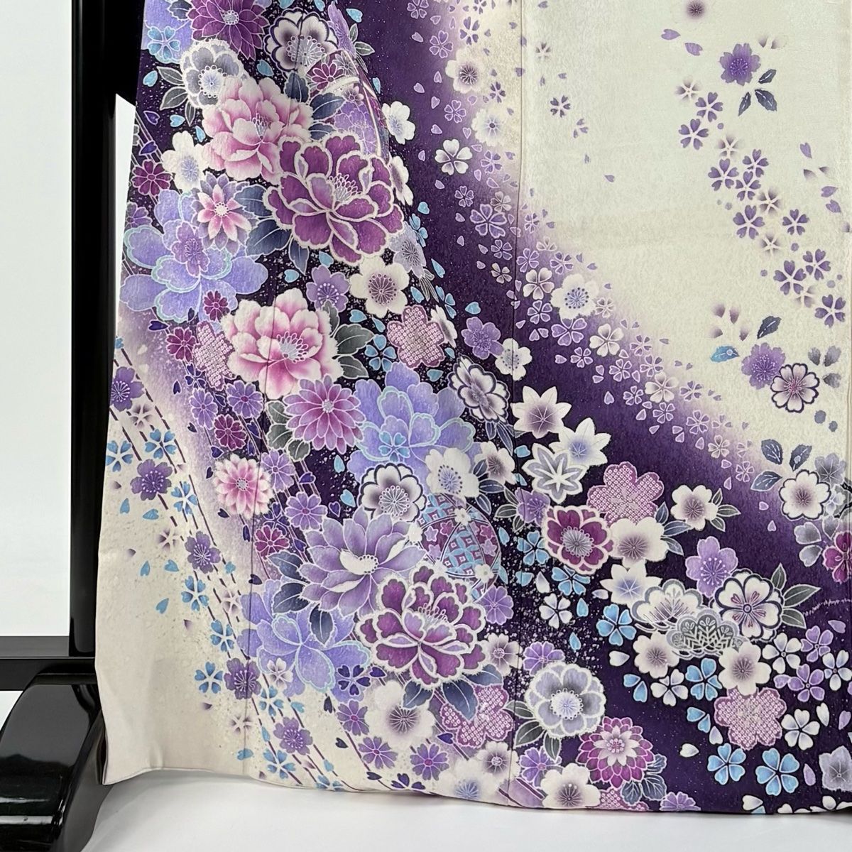 美品　銀通し　灰紫　金彩　花模様　逸品　振袖　フルセット 振り袖 振袖 身丈171.5cm 裄丈68cm L 袷 草花 手鞠 銀通し 銀彩 紫 正絹