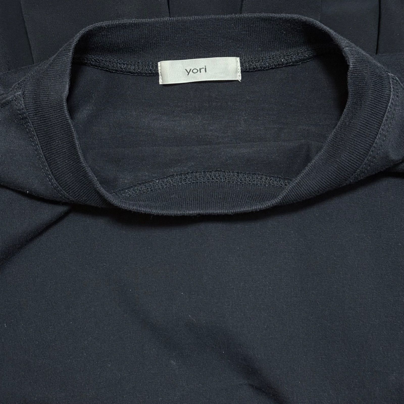 【近年モデル】yori ヘムフリルワイドTee ブラック ブラウス ドッキング ペプラム フリル 半袖 カットソー コットン - メルカリ