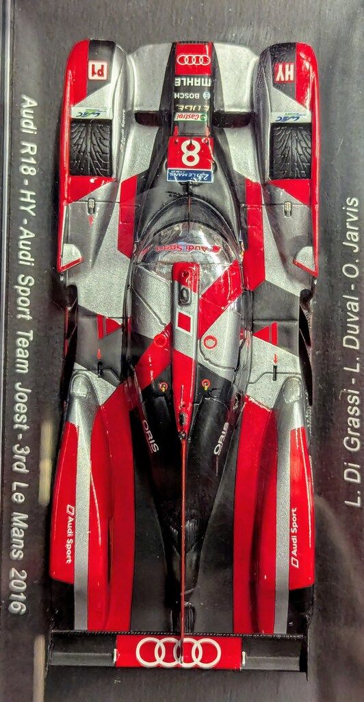 Spark model 1/43 Audi R18 No.8 LMP1 HY 3rd Le Mans 2016 Audi