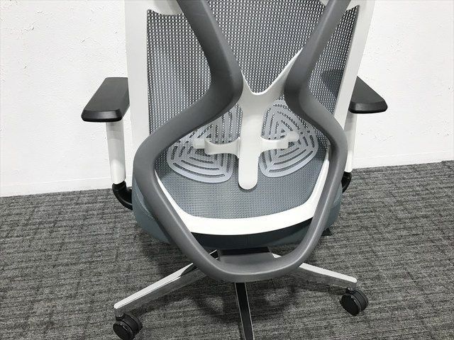 ヘッドレスト付