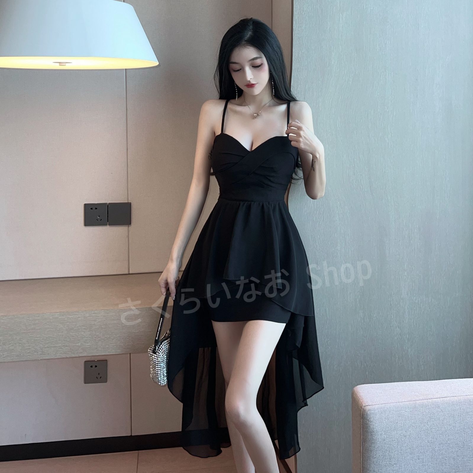 セクシーな不規則な流れるようなロングスワローテールドレス