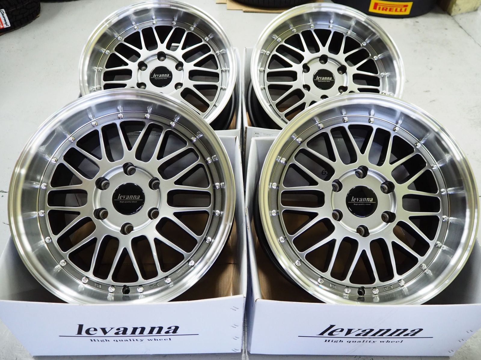 要オーバーフェンダー 深リム メッシュ levanna V10LTH 18inch 9.0J 6H139.7+25 HBK GRIP MAX ICE-X 225/50R18 ホワイトレター スタッドレスSET 200系 ハイエース