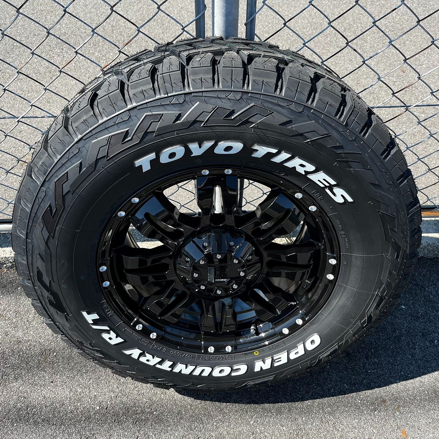 285|70R17