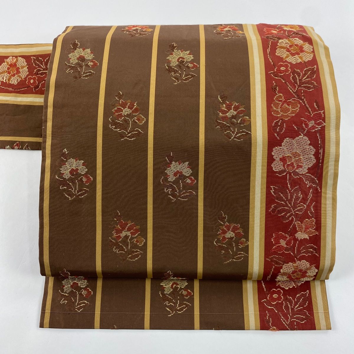 【美品】未使用品　名古屋帯　金箔　花柄　茶色　正絹 名古屋帯 美品 優品 関西仕立て 草花 青海波 刺繍 箔 金色 正絹