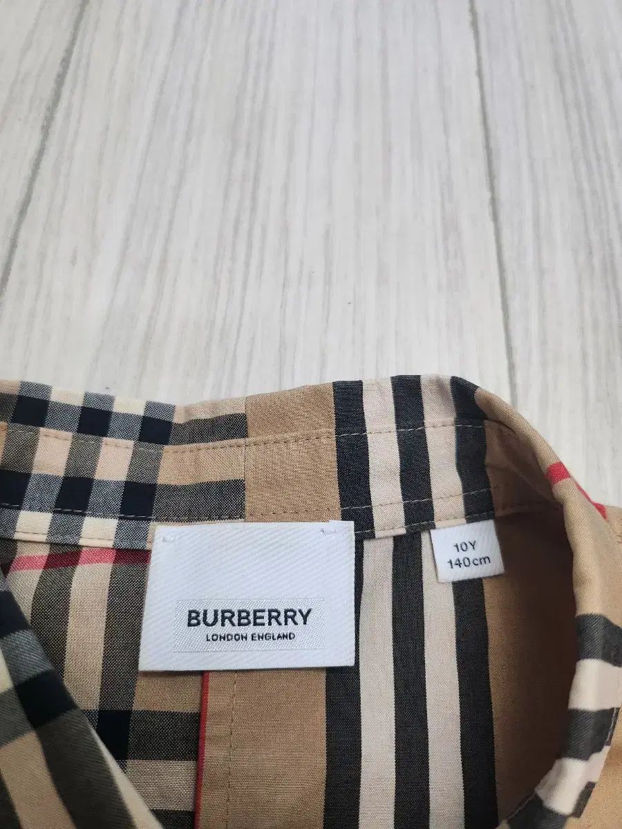 正規品 新しいラベル) 10y Burberry Kids(バーバリーキッズ